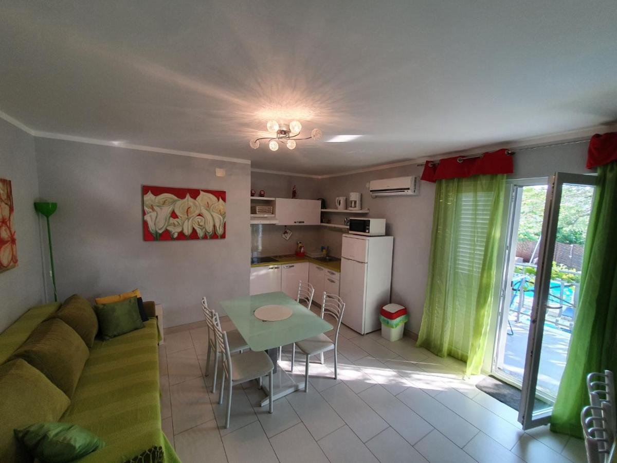Apartments Jerine ตรีบูนย์ ภายนอก รูปภาพ
