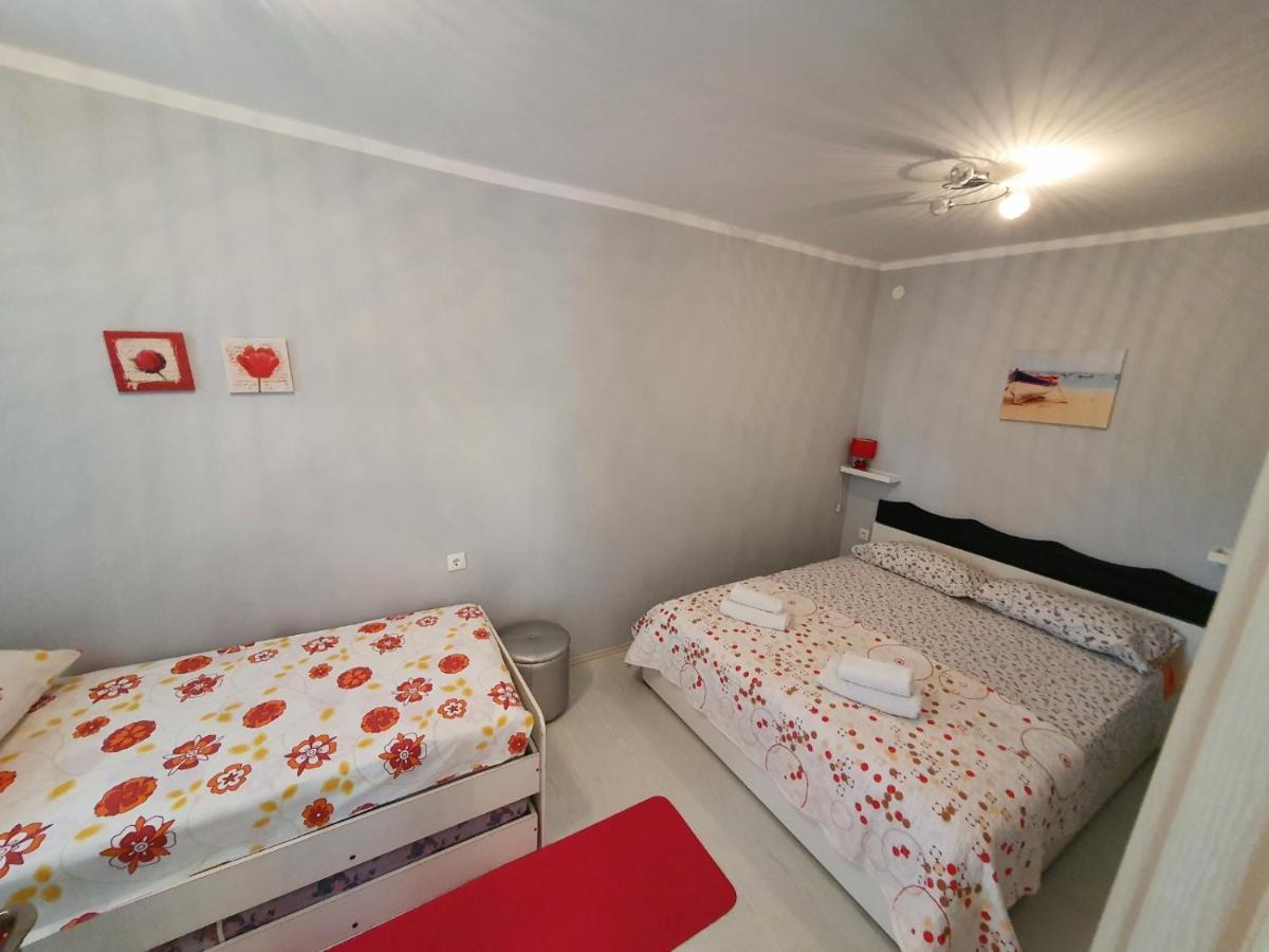 Apartments Jerine ตรีบูนย์ ภายนอก รูปภาพ