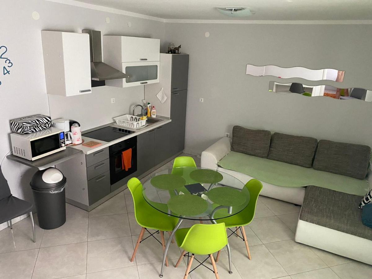 Apartments Jerine ตรีบูนย์ ภายนอก รูปภาพ