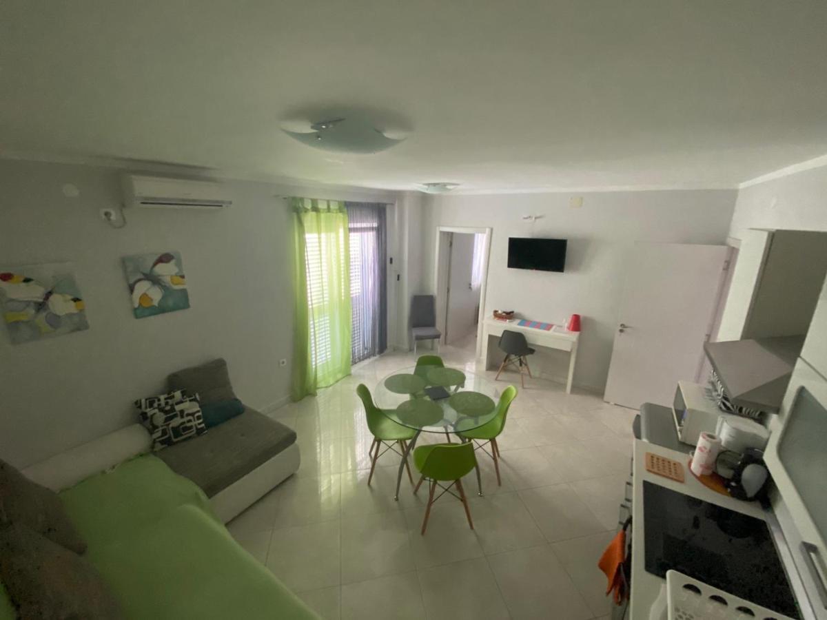Apartments Jerine ตรีบูนย์ ภายนอก รูปภาพ