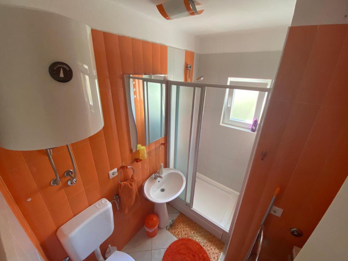 Apartments Jerine ตรีบูนย์ ภายนอก รูปภาพ
