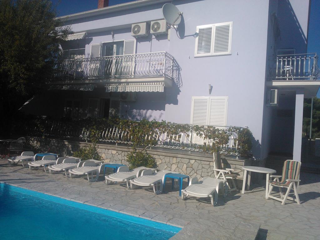 Apartments Jerine ตรีบูนย์ ภายนอก รูปภาพ