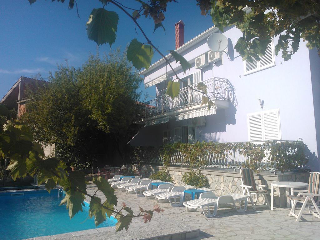 Apartments Jerine ตรีบูนย์ ภายนอก รูปภาพ