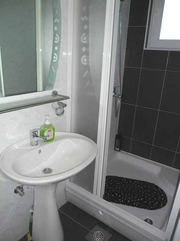 Apartments Jerine ตรีบูนย์ ภายนอก รูปภาพ