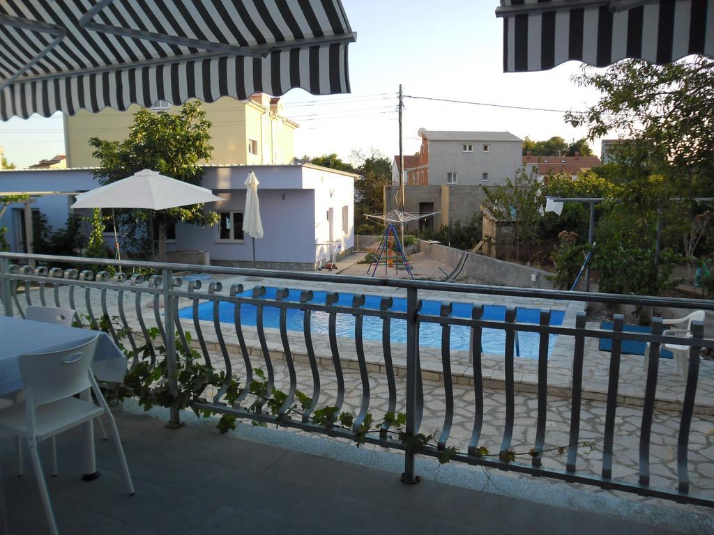 Apartments Jerine ตรีบูนย์ ภายนอก รูปภาพ