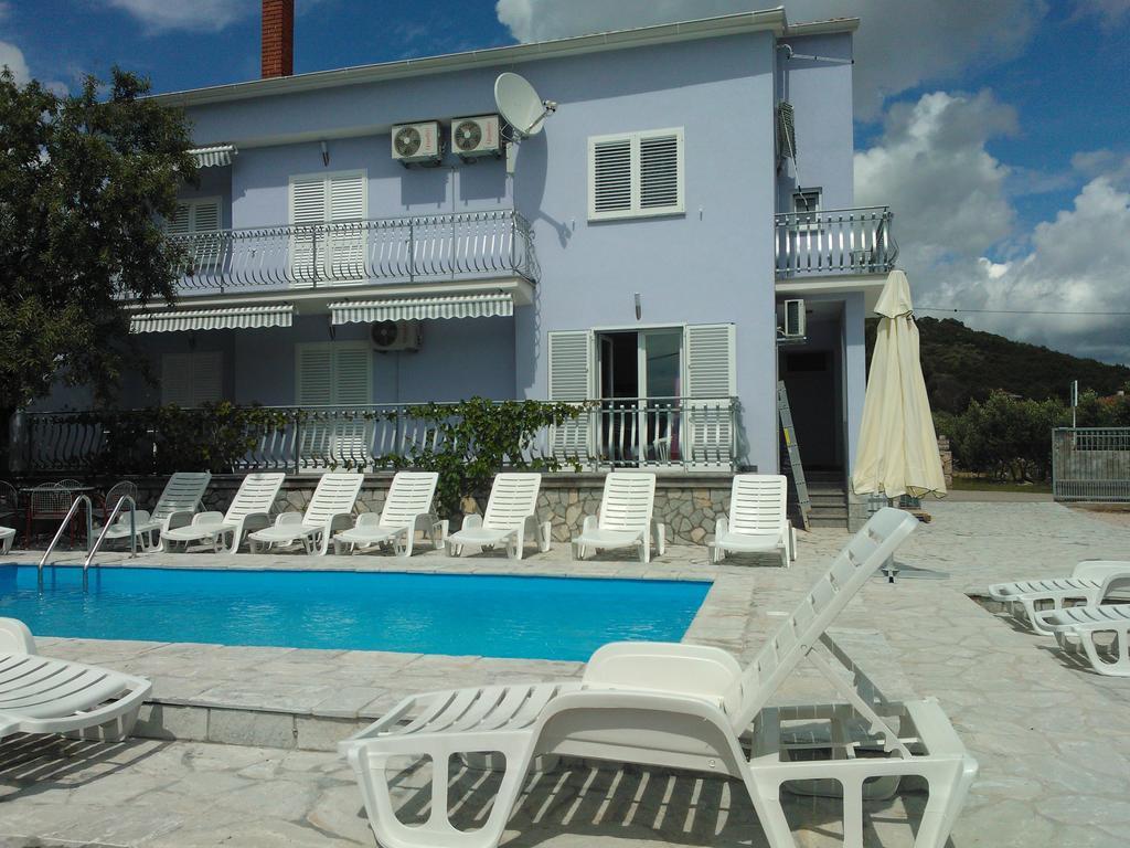 Apartments Jerine ตรีบูนย์ ห้อง รูปภาพ