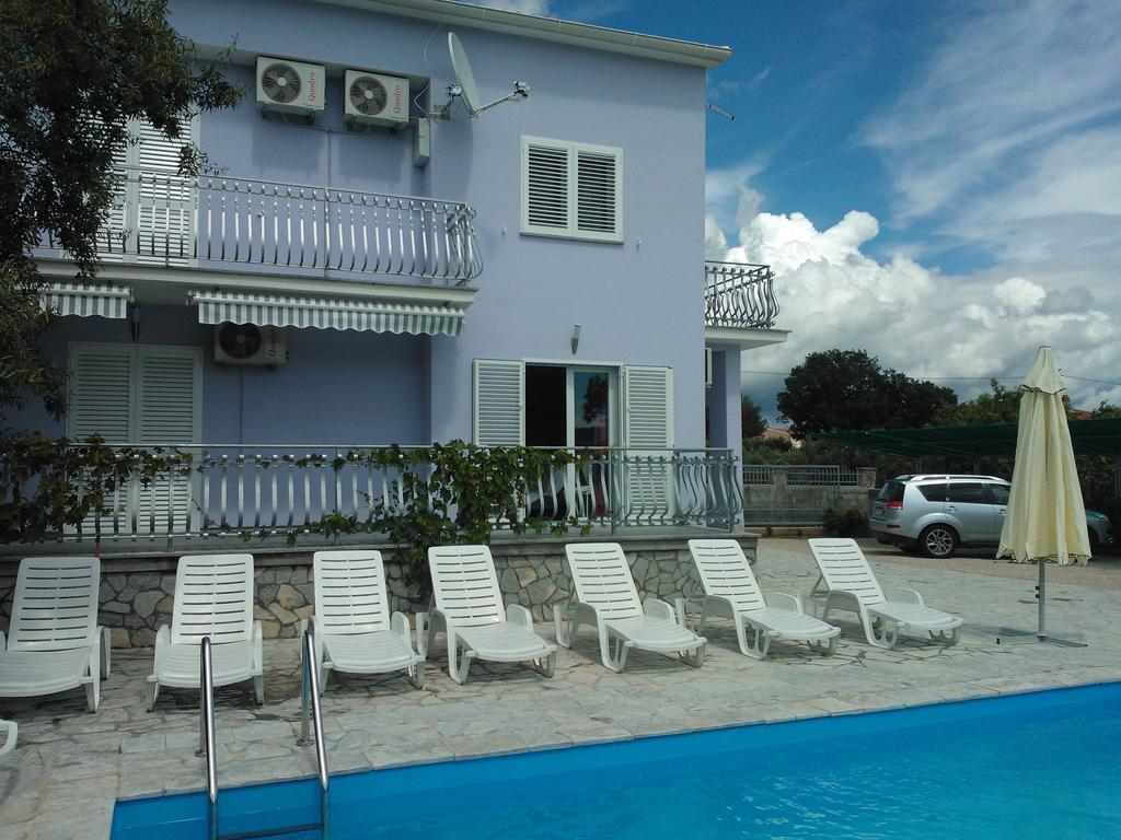 Apartments Jerine ตรีบูนย์ ห้อง รูปภาพ