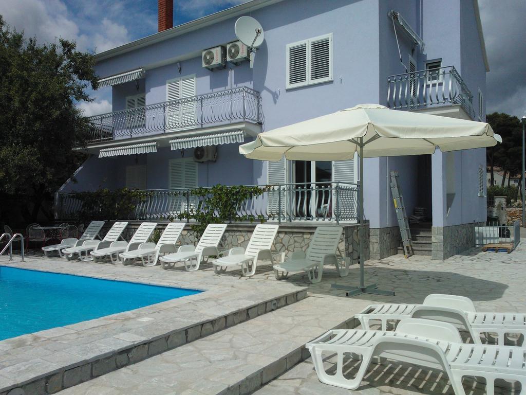 Apartments Jerine ตรีบูนย์ ภายนอก รูปภาพ