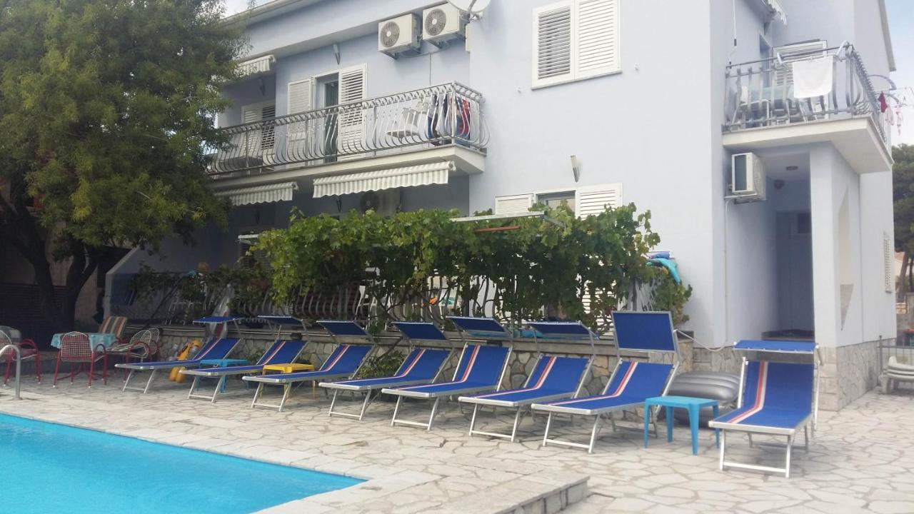 Apartments Jerine ตรีบูนย์ ภายนอก รูปภาพ